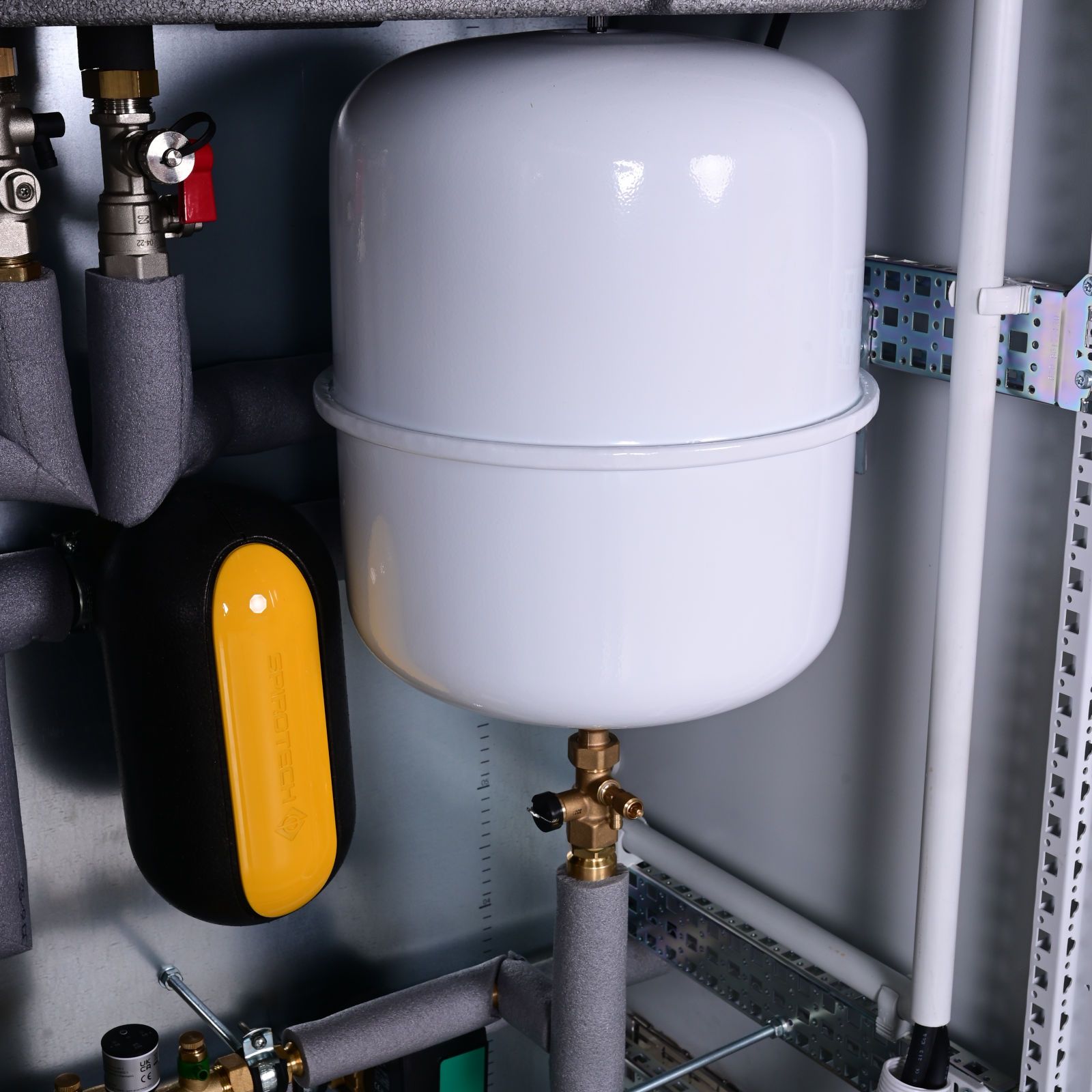 ThermCube Hybrid All-in-One Luft-Wasser Wärmepumpen System Speicheranschluss links
